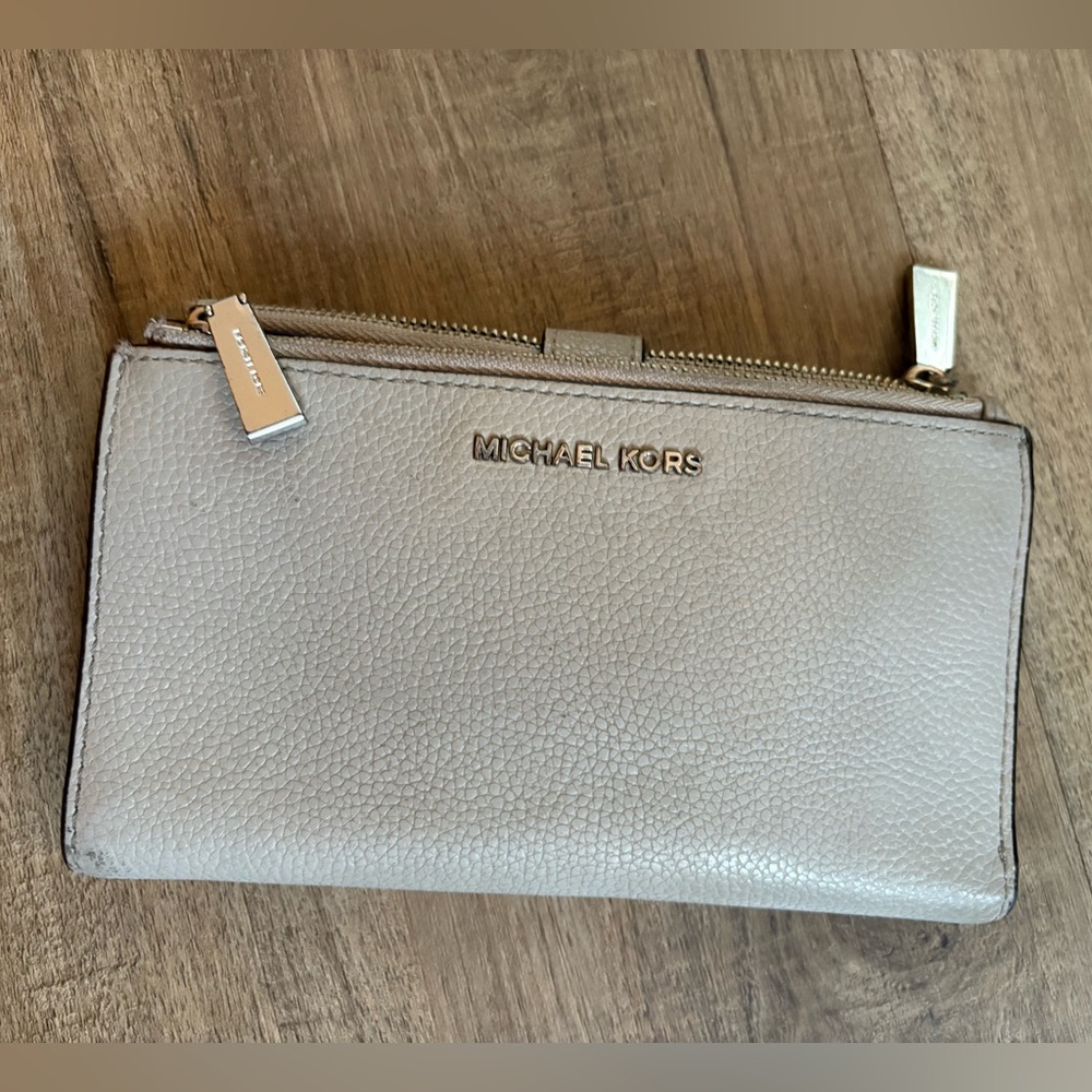 Michael Kors Pebbled Leather Wristlet in Light Gray